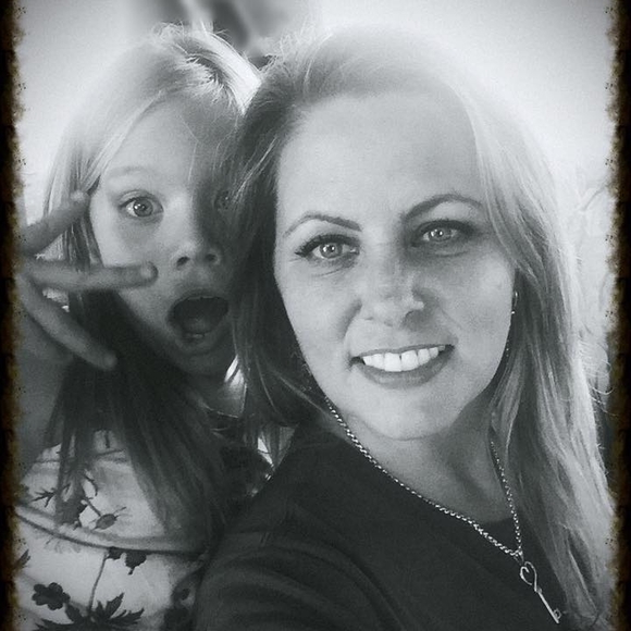 Meet your Posher, Celena - Picture 1 of 1